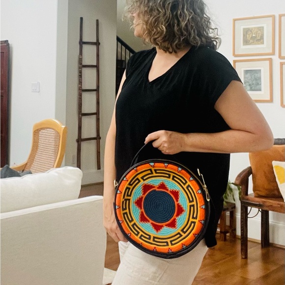 Round messenger, Wayuu Crossbody/ shoulder bag, Adjustable strap. - Picture 8 of 14
